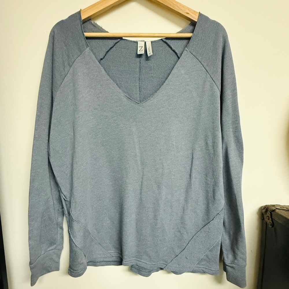 Zella size Medium V loose fitting sweatshirt